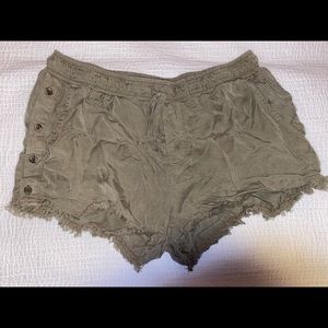 Bella Dahl soft shorts army green